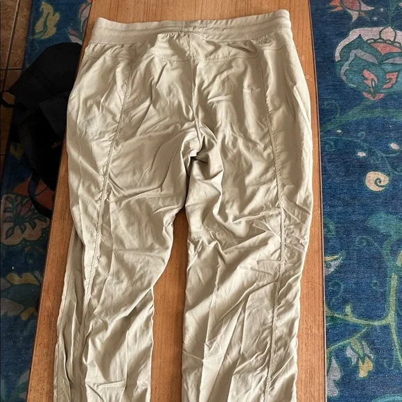 North Face Women's Stretch Jogger Khaki Size XL - Picture 6 of 7